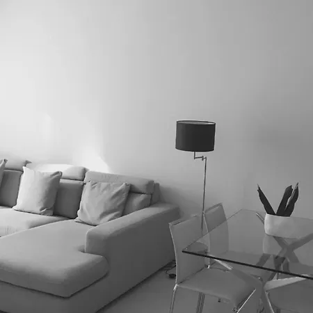 Elegant In A Prime Location Apartment *