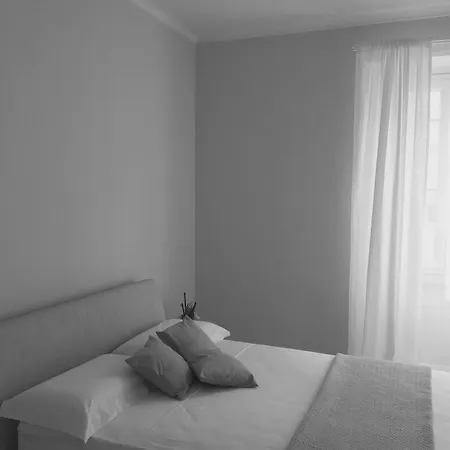 Elegant In A Prime Location Apartment Milan