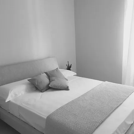Apartment Elegant In A Prime Location *